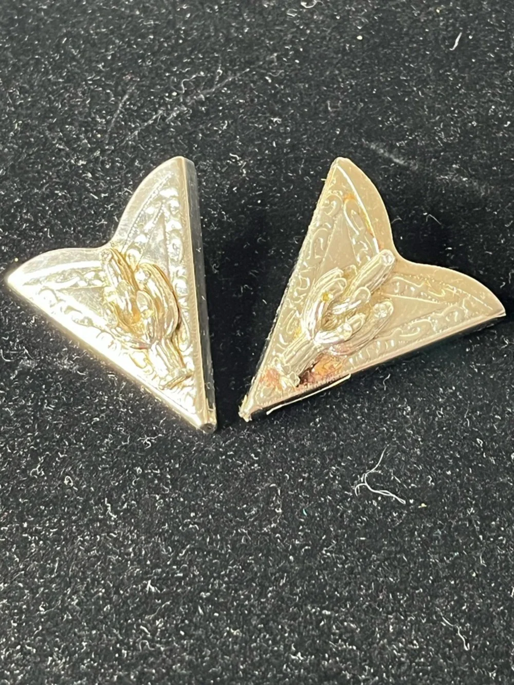 Gold-Tone Vintage Triangle cactus Collar clips
